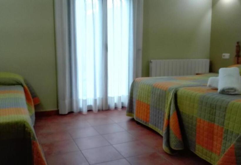 غرفة قياسية ثلاثية, Hostal La Vega