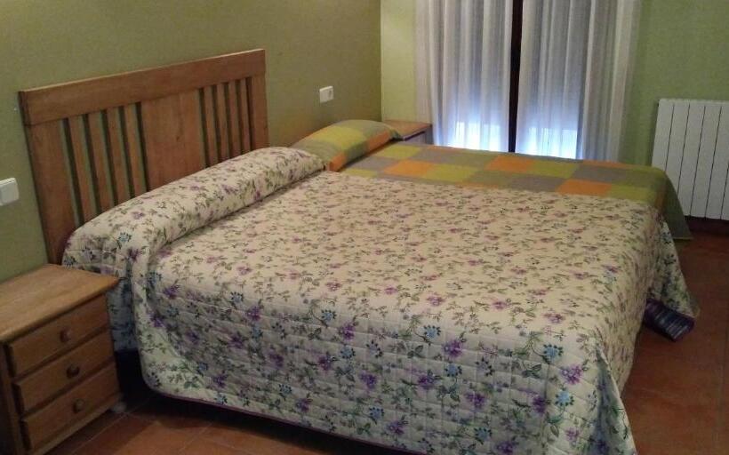 غرفة قياسية ثلاثية, Hostal La Vega