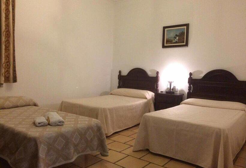 غرفة قياسية ثلاثية, Restaurante Venta Tomas