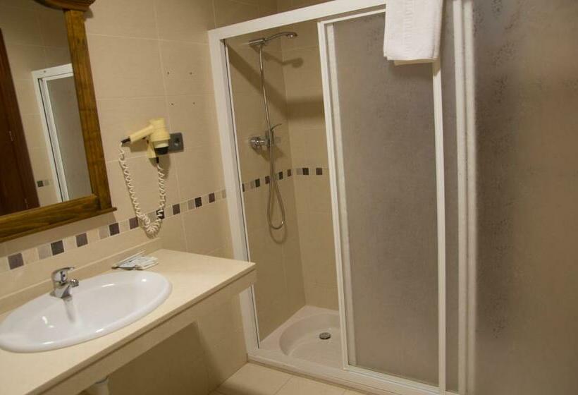 Номер Стандарт Трехместный, Restaurante Dama De Baza