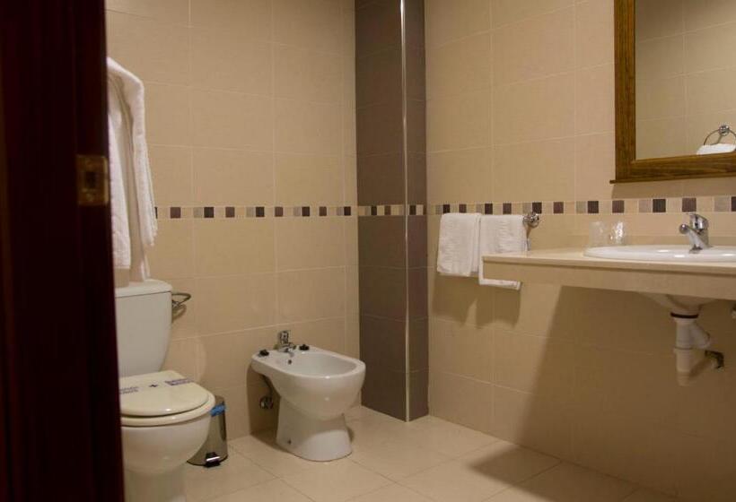 Номер Стандарт Трехместный, Restaurante Dama De Baza