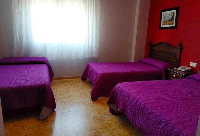 Номер Стандарт Трехместный, Restaurante Dama De Baza