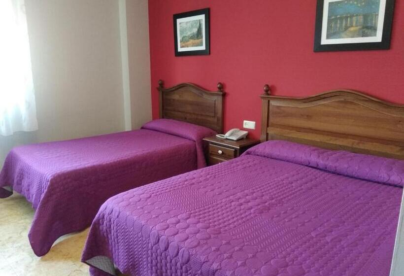 Номер Стандарт Трехместный, Restaurante Dama De Baza