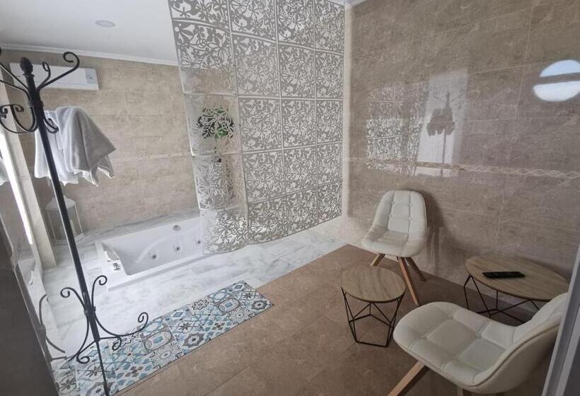 Полулюкс, Restaurante Dama De Baza