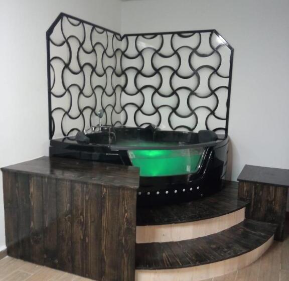 Полулюкс, Restaurante Dama De Baza