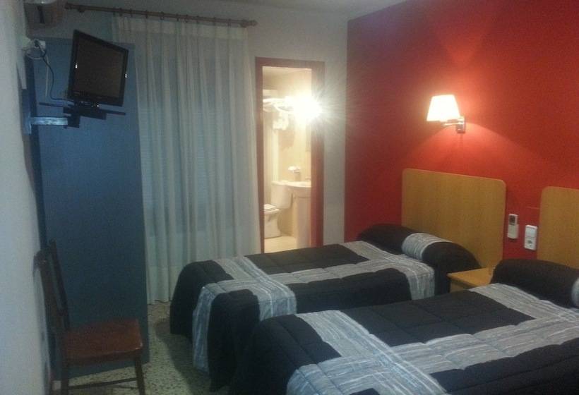 Номер Стандарт Трехместный, Hostal Can Jaume