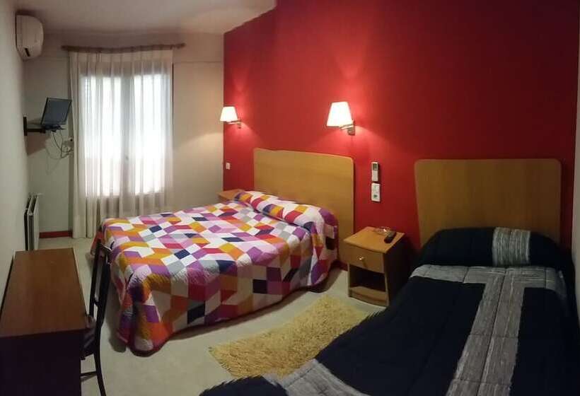 Номер Стандарт Трехместный, Hostal Can Jaume