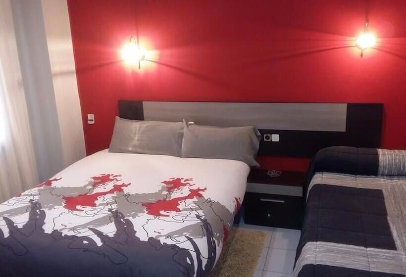 Номер Стандарт Трехместный, Hostal Can Jaume