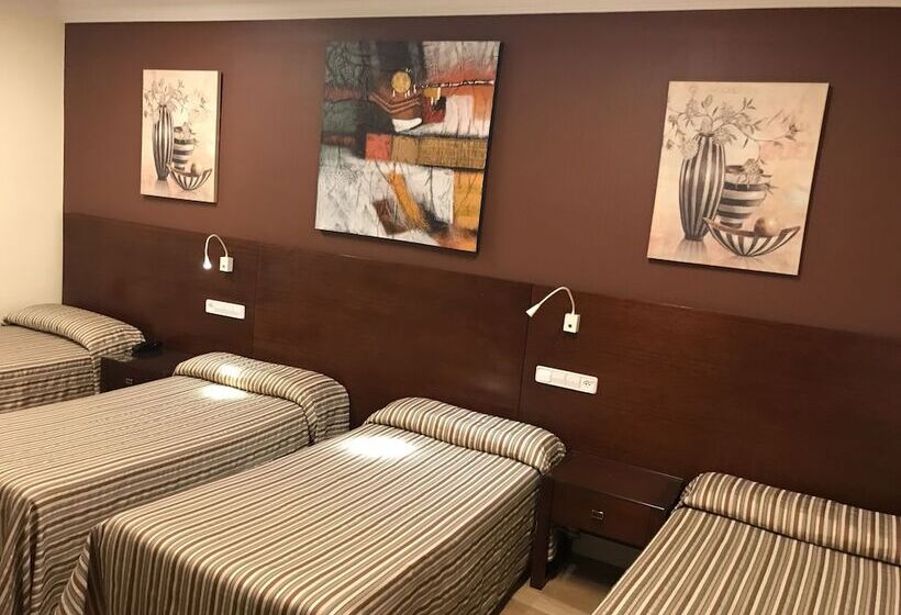 غرفة قياسية رباعية, Hostal Sol Square Madrid