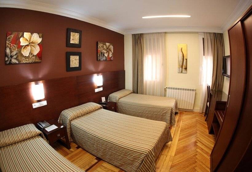 غرفة قياسية ثلاثية, Hostal Sol Square Madrid