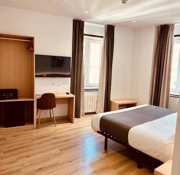 غرفة قياسية مزوَّدة بشُرفة, Hostal Sol Square Madrid