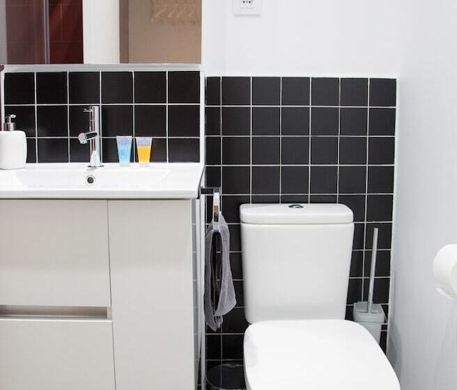 غرفة قياسية, Fira Basic