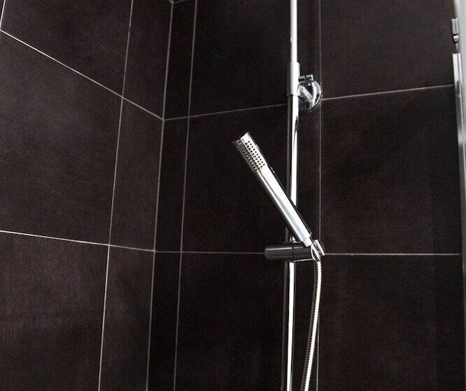 غرفة قياسية, Fira Basic