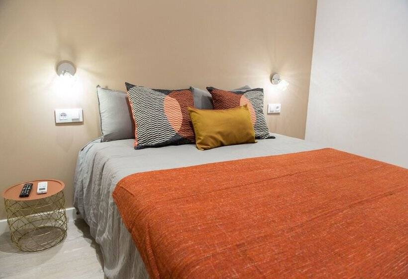 غرفة قياسية, Fira Basic