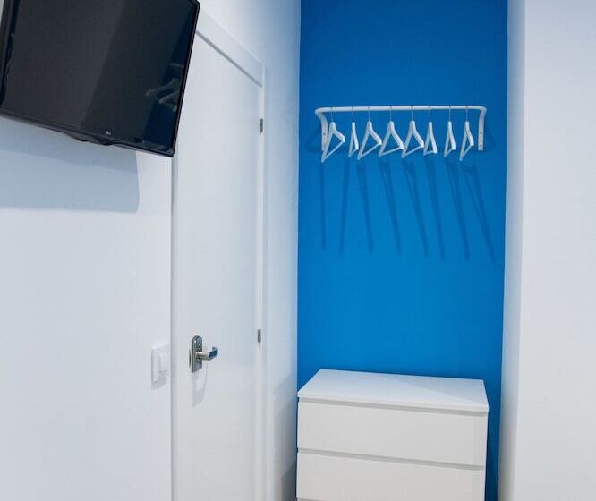 غرفة قياسية, Fira Basic