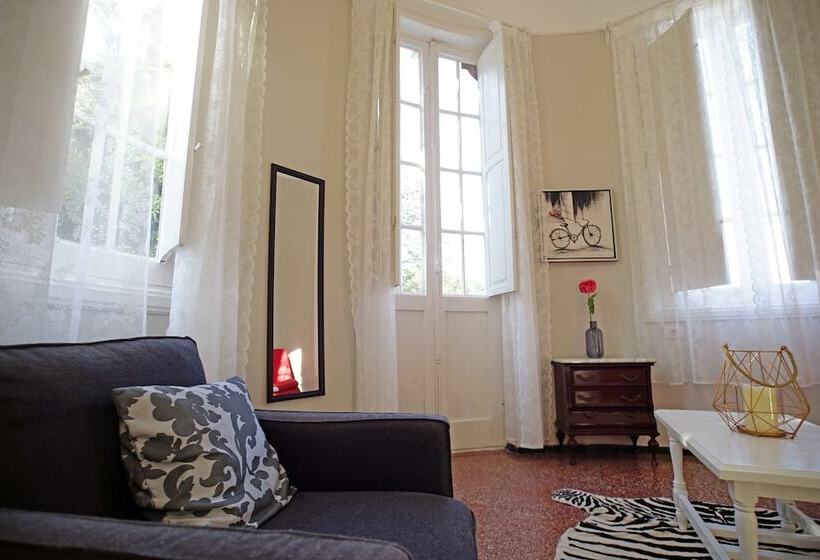 Quarto Familiar Banheiro Compartilhado, Casa Kilig