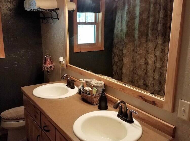 غرفة كومفورت فردية, The Wild Game Inn