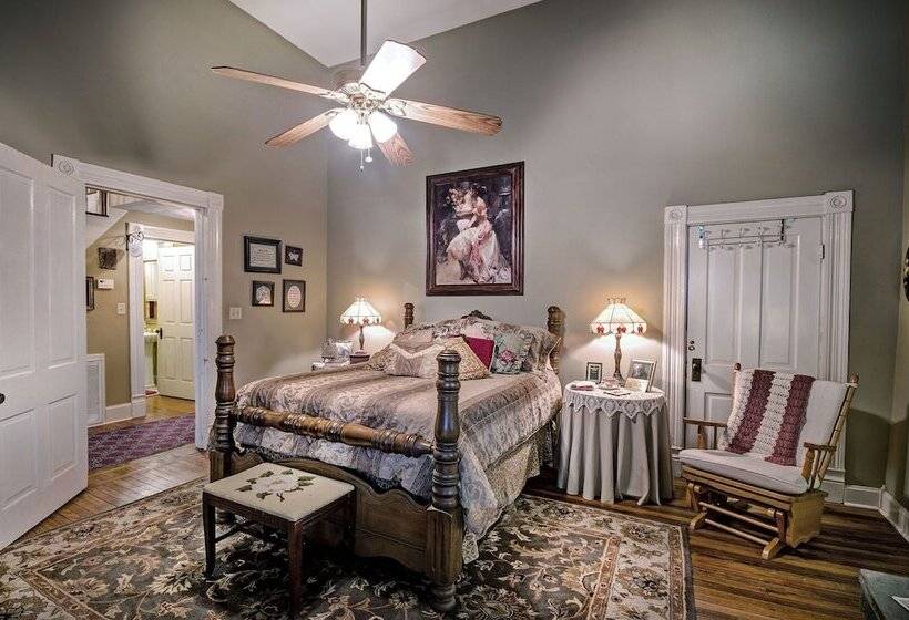 클래식 룸 더블 침대, Clyde And Marie S Bed & Breakfast
