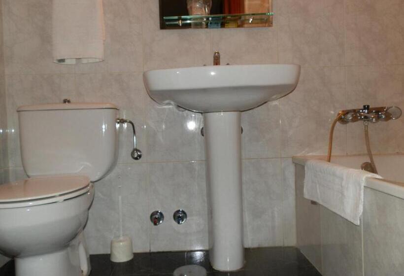 اتاق استاندارد یک نفره, Hostal San Poul