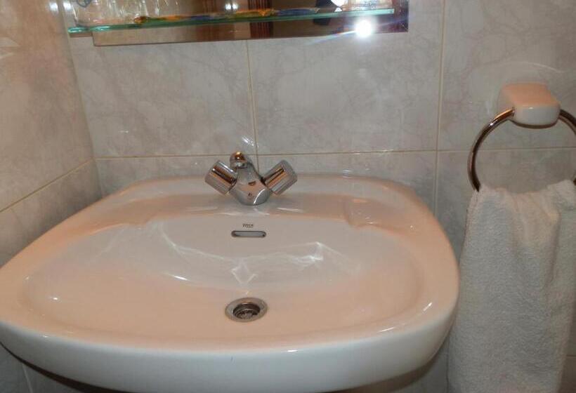 اتاق استاندارد سه نفره, Hostal San Poul