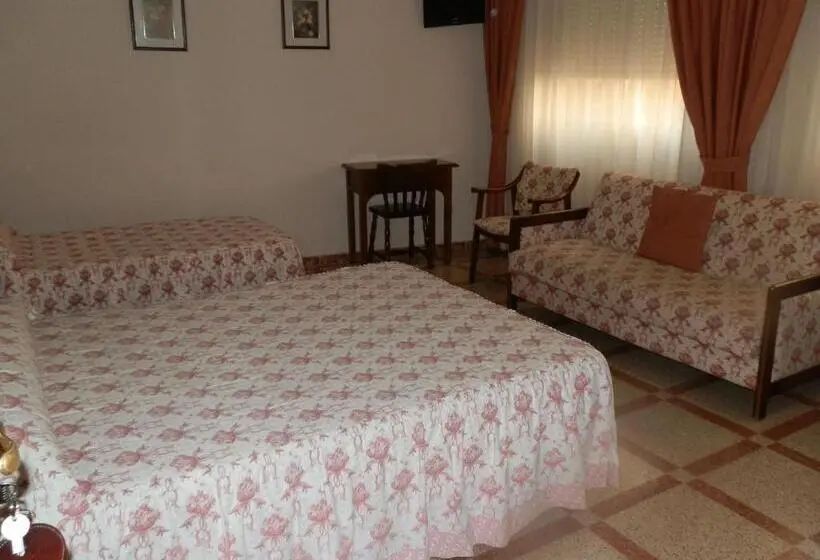 スタンダードトリプルルーム, Hostal San Poul