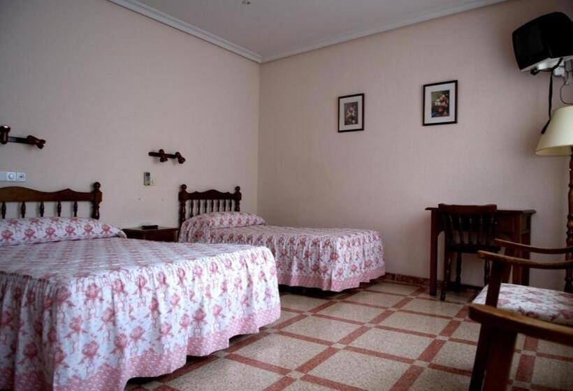 اتاق استاندارد سه نفره, Hostal San Poul