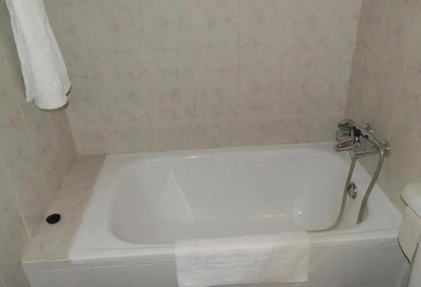 スタンダード４人部屋, Hostal San Poul