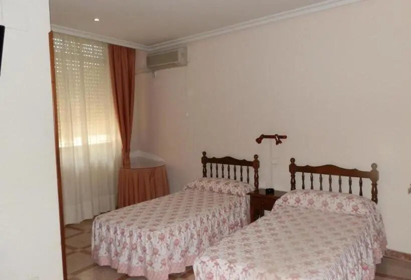 スタンダード４人部屋, Hostal San Poul
