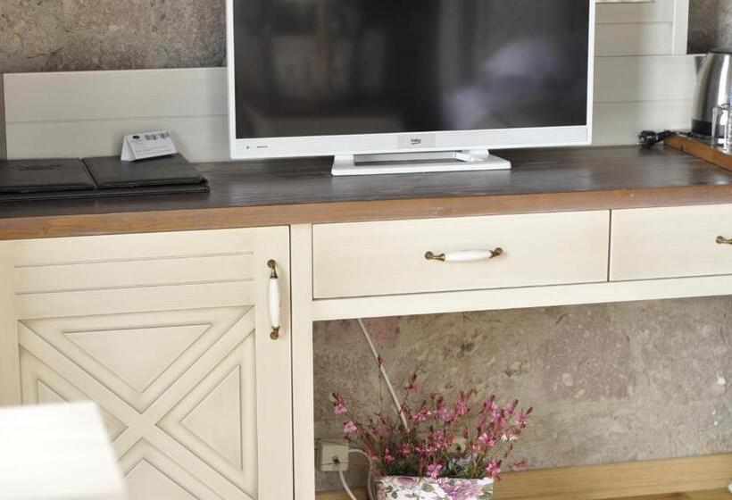 جناح مطلّ علي البحر, Assos Sunaba Kasri