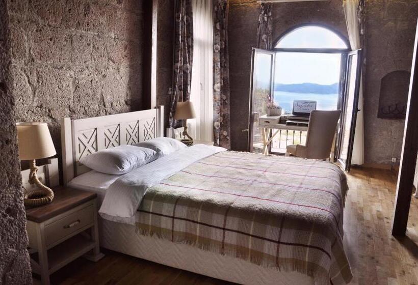 جناح مطلّ علي البحر, Assos Sunaba Kasri