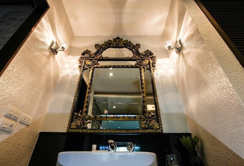 اتاق لوکس, I Calm Resort Cha Am