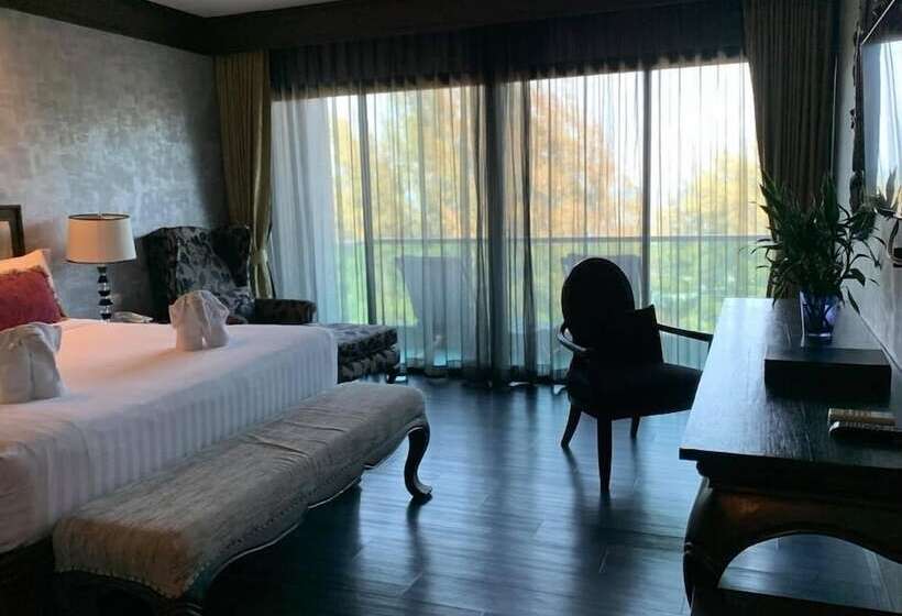 اتاق لوکس, I Calm Resort Cha Am