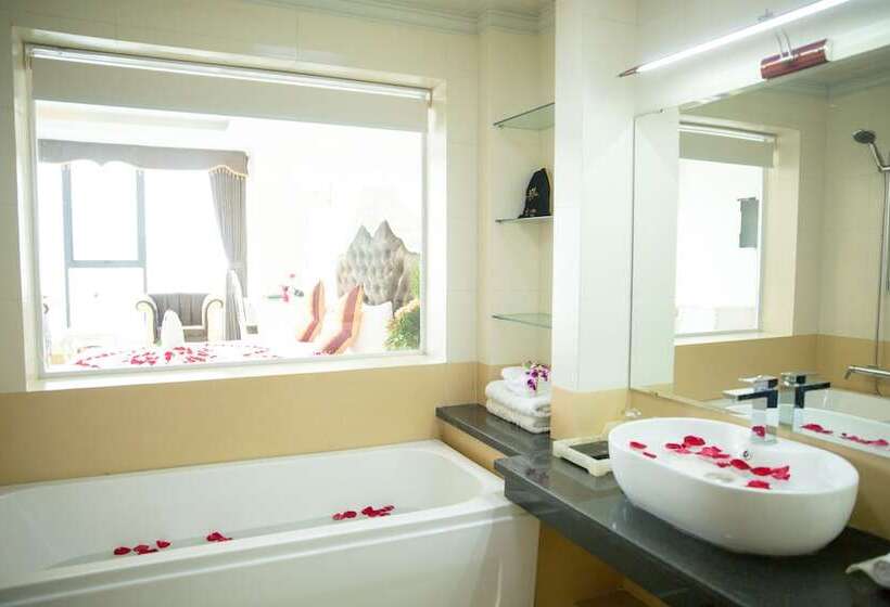 اتاق لوکس, Lao Cai Royal