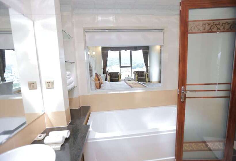 اتاق لوکس, Lao Cai Royal