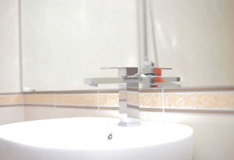 اتاق استاندارد سه نفره, Lao Cai Royal