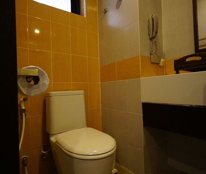 デラックスルーム, Studio Apartments On A Hill