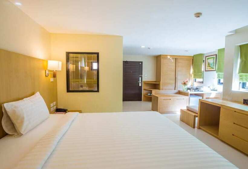 デラックスルーム, Studio Apartments On A Hill