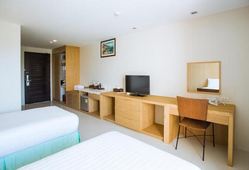 デラックスルーム, Studio Apartments On A Hill