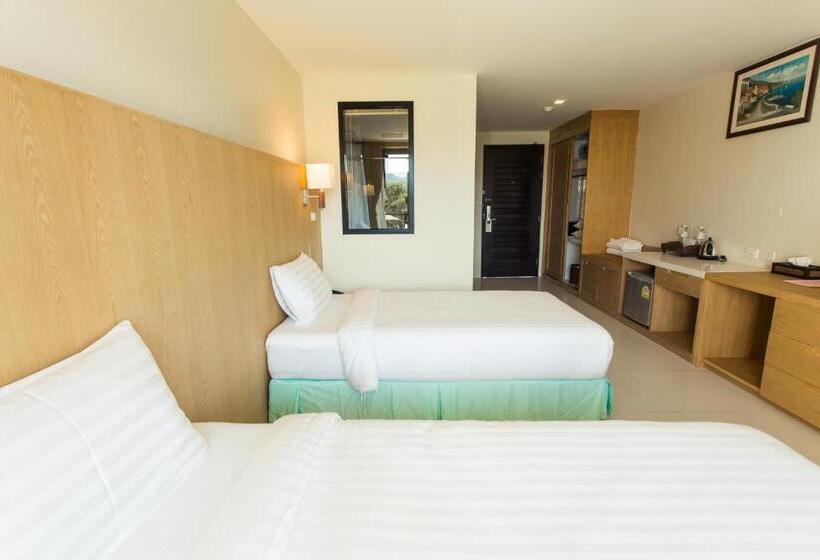 デラックスルーム, Studio Apartments On A Hill