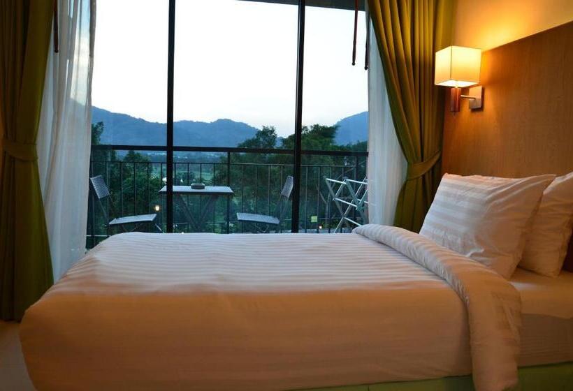 デラックスルーム, Studio Apartments On A Hill