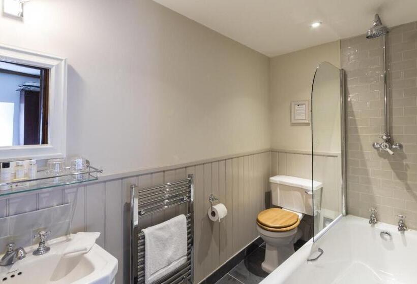 수피리어 룸, Tudor Farmhouse