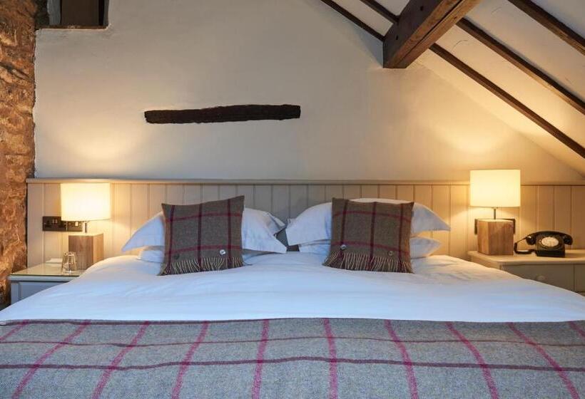 수피리어 룸, Tudor Farmhouse