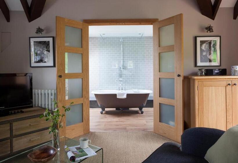 수피리어 스위트, Tudor Farmhouse