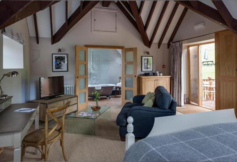 수피리어 스위트, Tudor Farmhouse