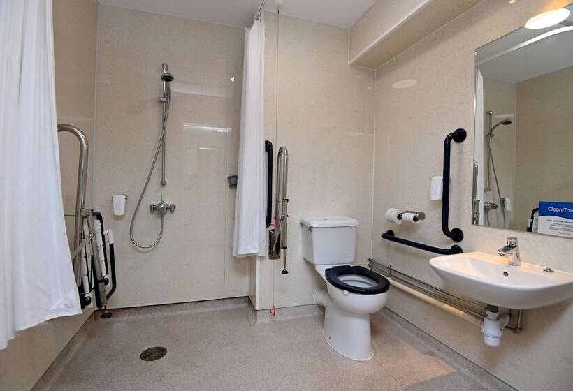 اتاق استاندارد برای معلولان, Admiral's Table, Bridgwater By Marston's Inns