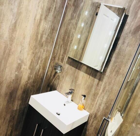 חדר דלוקס, The Huntingdon