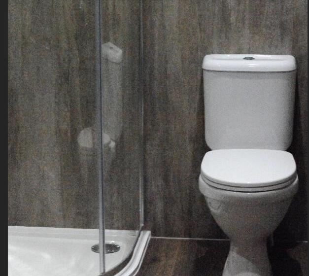 חדר משפחתי דלוקס, The Huntingdon