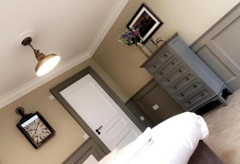 סוויטה דלוקס, The Huntingdon