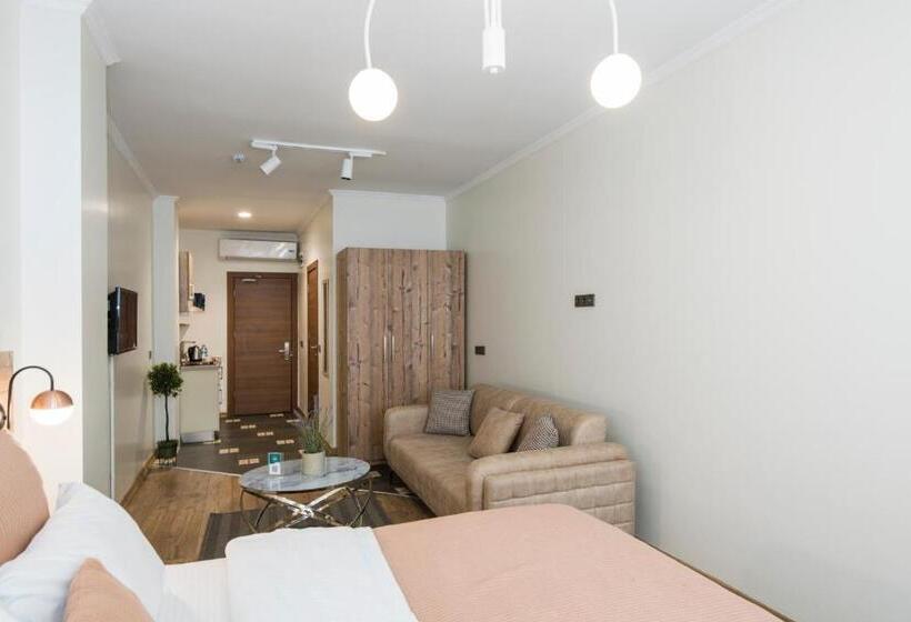 سوییت لوکس, The Wilson Galata