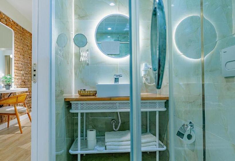 سوییت سوپریور, The Wilson Galata